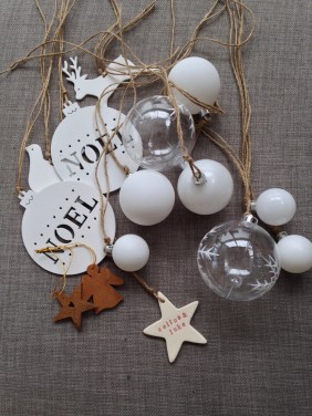 To keep with the 'au naturelle' them I chose to re-string all the decorations with twine. Most things I had from friends. The baubles were from Woolworths (was hard to find white ones that were cheap). 